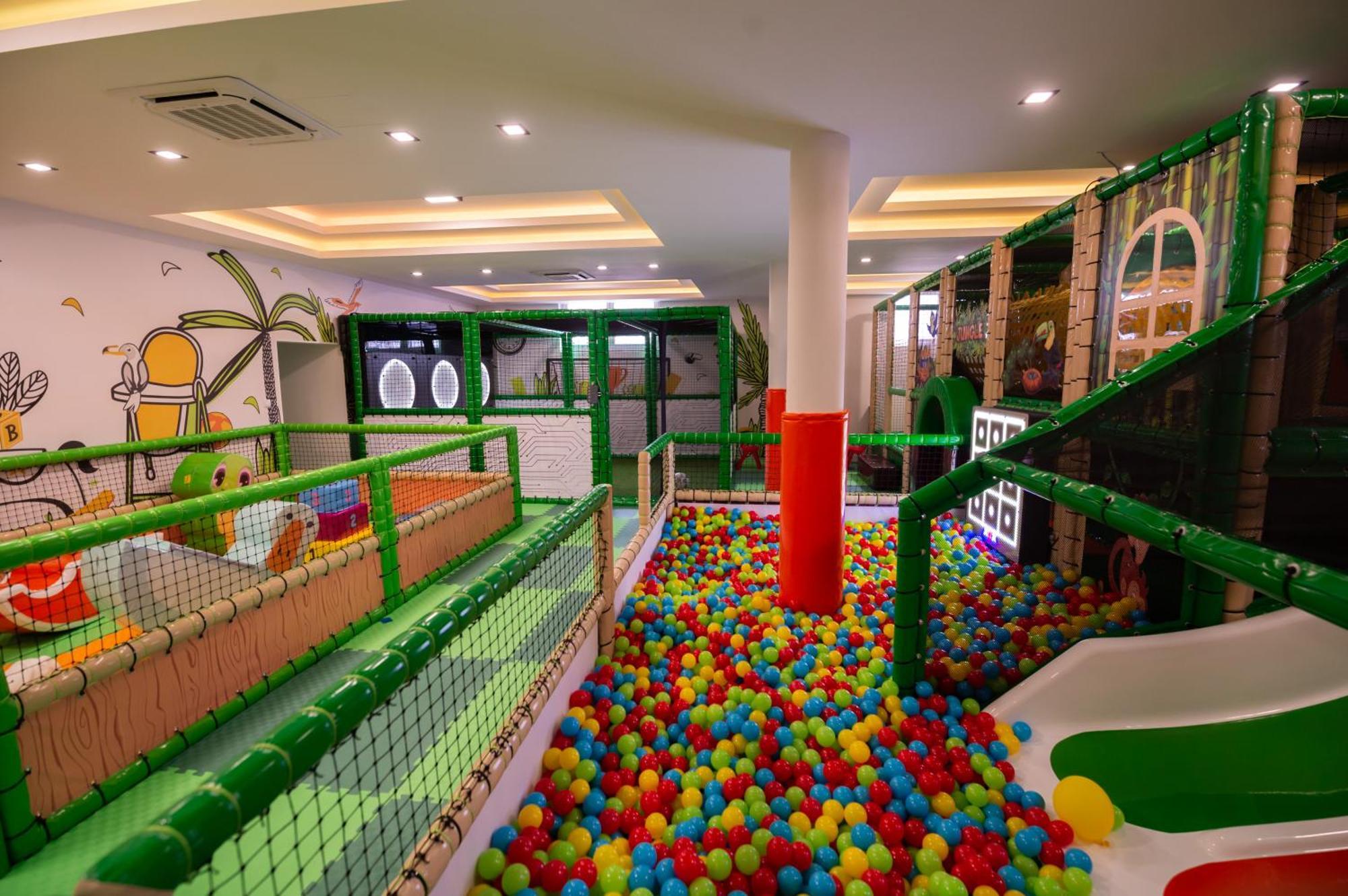 Hotel Nest Биелина Экстерьер фото
