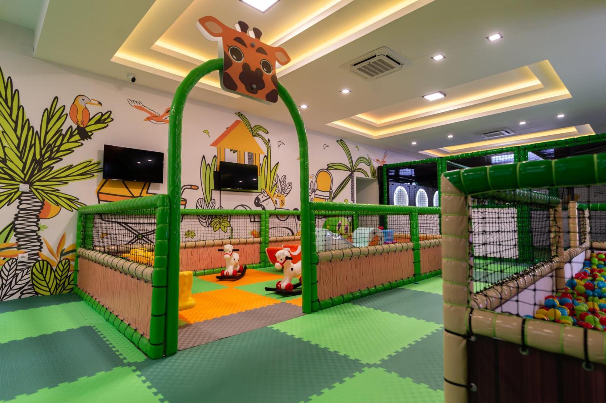 Hotel Nest Биелина Экстерьер фото