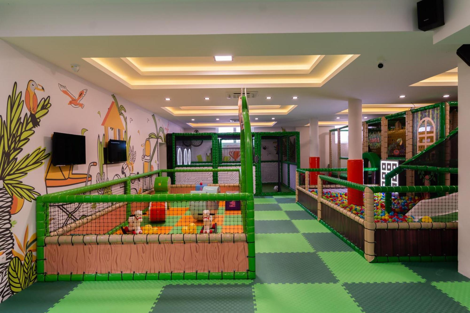Hotel Nest Биелина Экстерьер фото