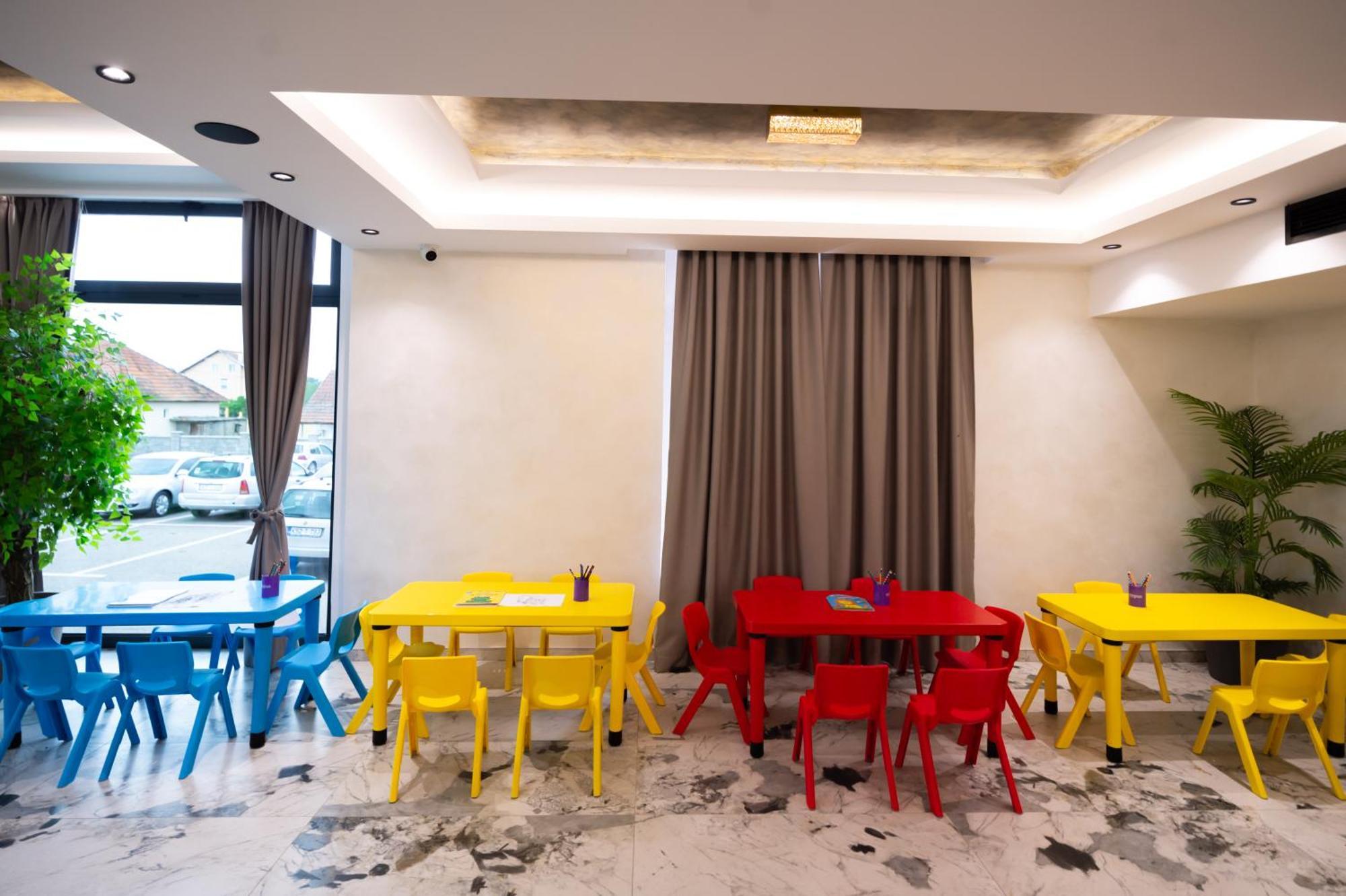 Hotel Nest Биелина Экстерьер фото