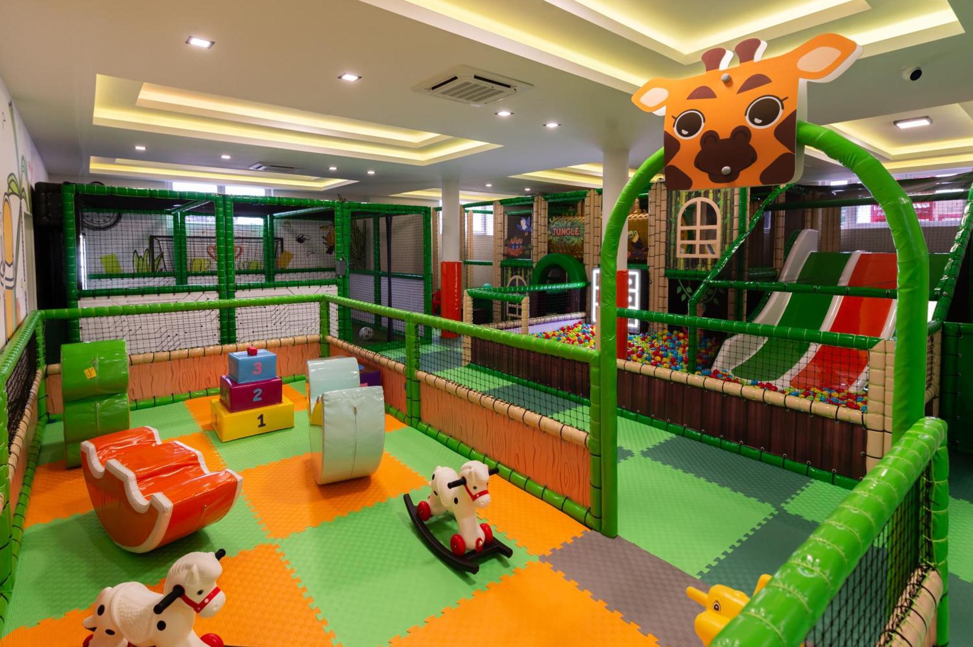 Hotel Nest Биелина Экстерьер фото