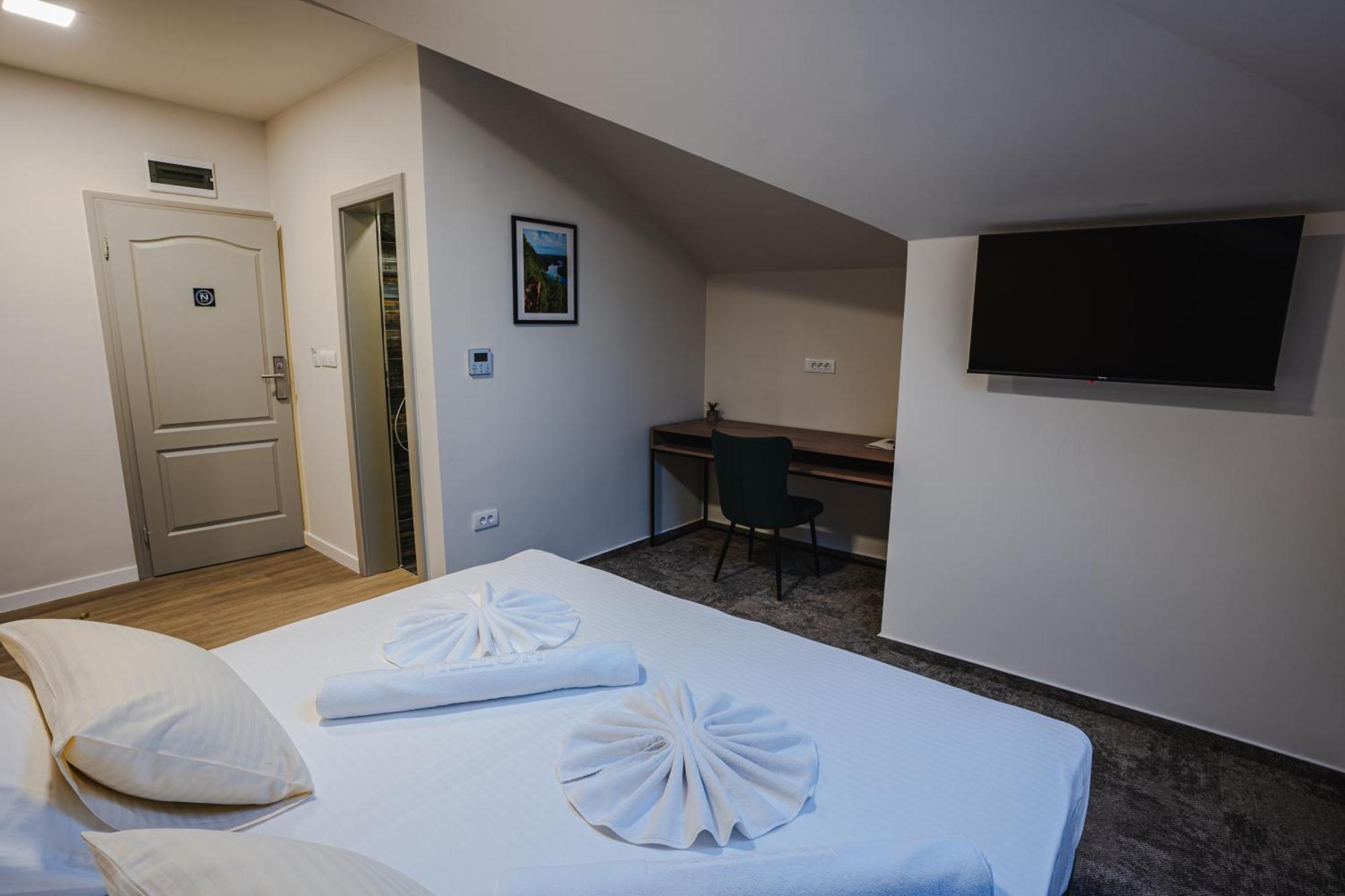 Hotel Nest Биелина Экстерьер фото